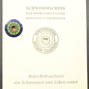 Abzeichen Sportvereinigung Deutsche Volkspolizei + Schwimmschein 1952 Dresden